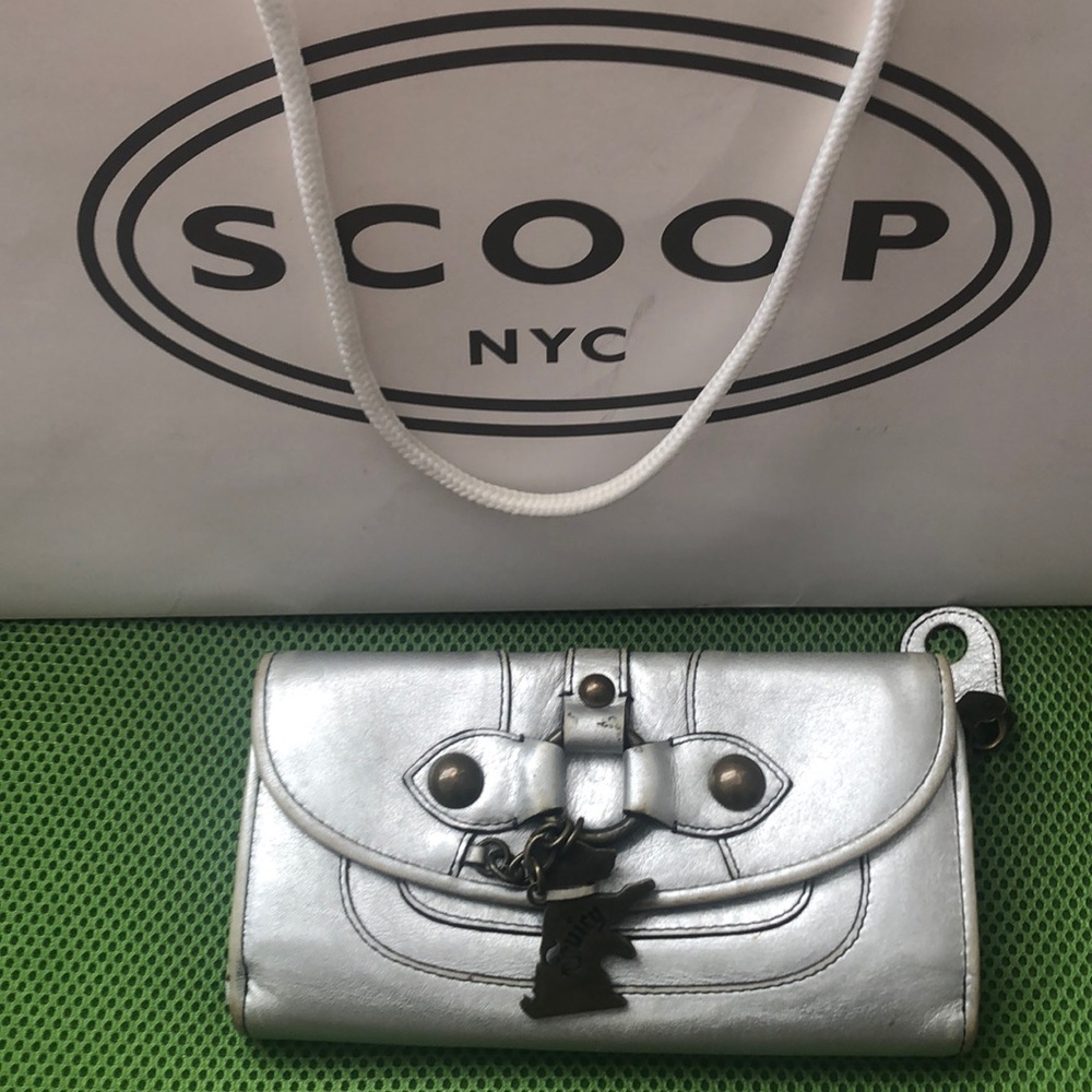 🌺Clearances $10 🌺Juicy  Couture silver wallet